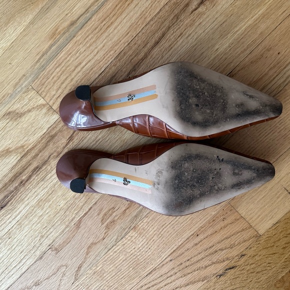 Sam Edelman kitten heels in brown with white stripe - Picture 2 of 4